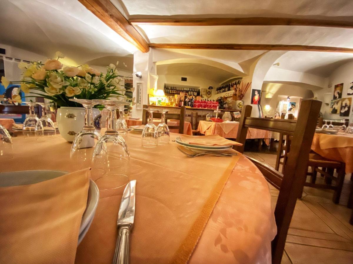 Locanda Tipica Sa Corte Ольена Экстерьер фото