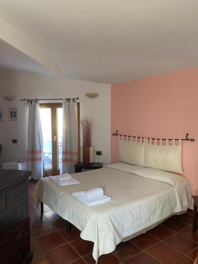 Locanda Tipica Sa Corte Ольена Экстерьер фото