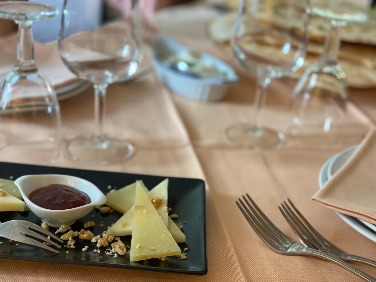 Locanda Tipica Sa Corte Ольена Экстерьер фото