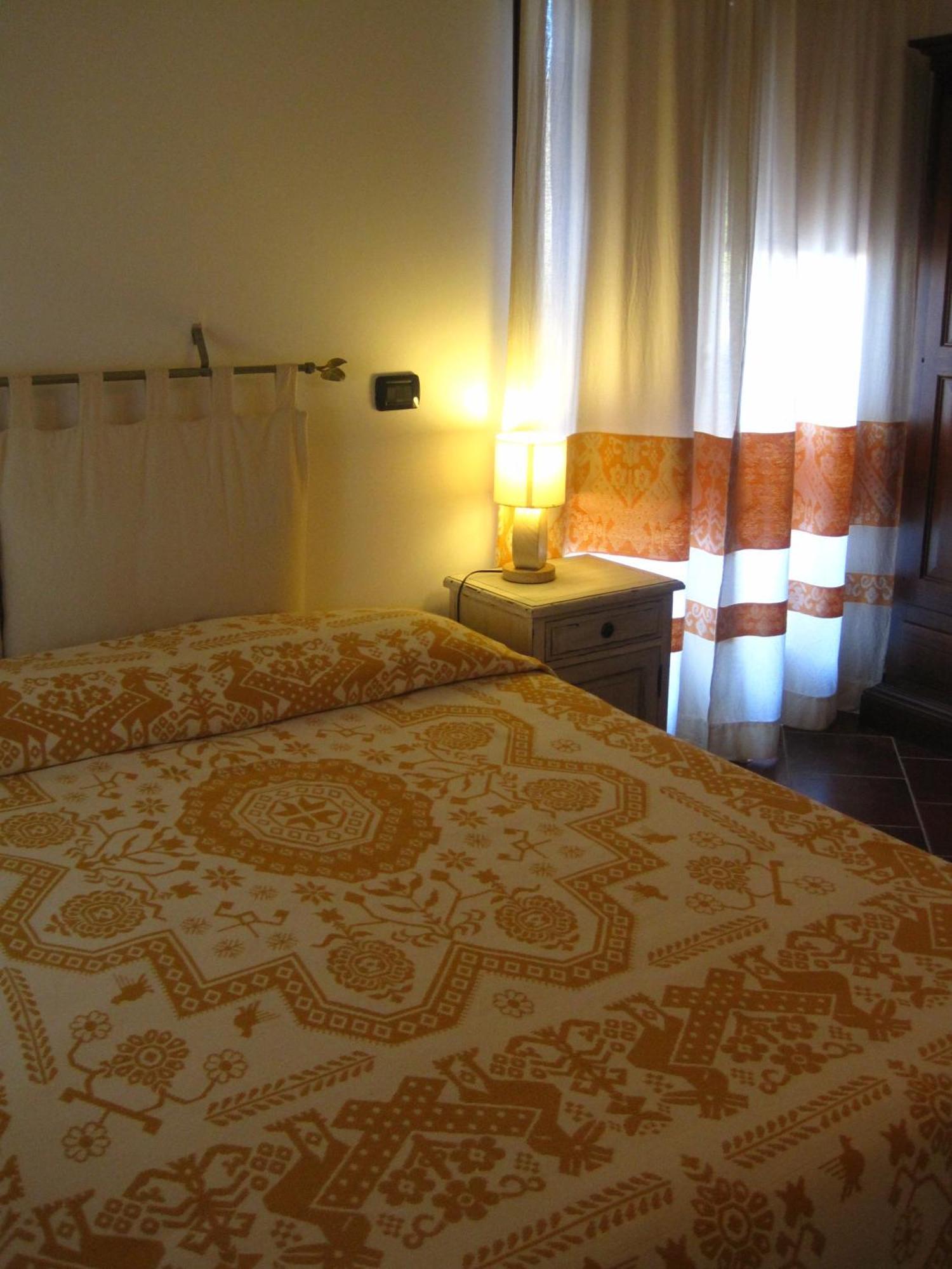 Locanda Tipica Sa Corte Ольена Экстерьер фото