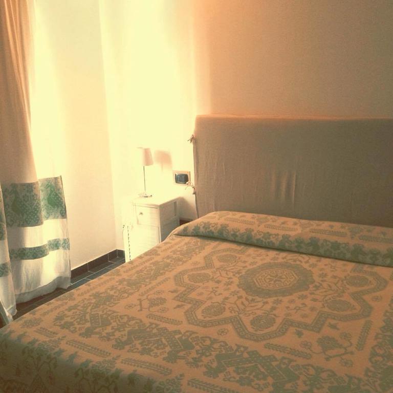 Locanda Tipica Sa Corte Ольена Экстерьер фото