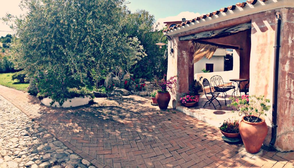 Locanda Tipica Sa Corte Ольена Экстерьер фото