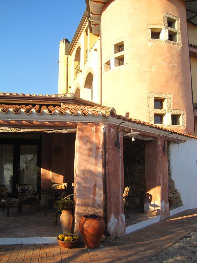 Locanda Tipica Sa Corte Ольена Экстерьер фото