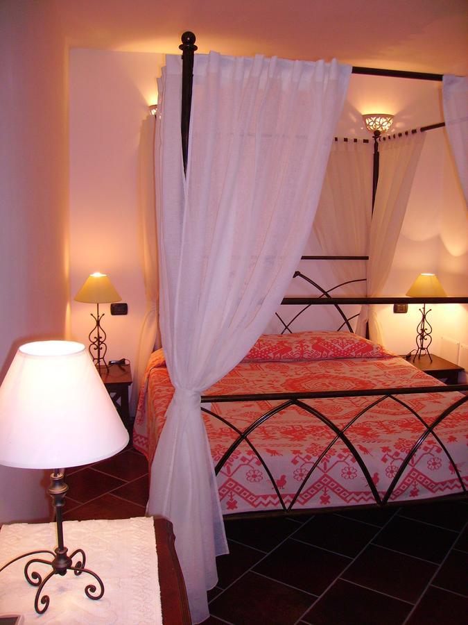 Locanda Tipica Sa Corte Ольена Экстерьер фото