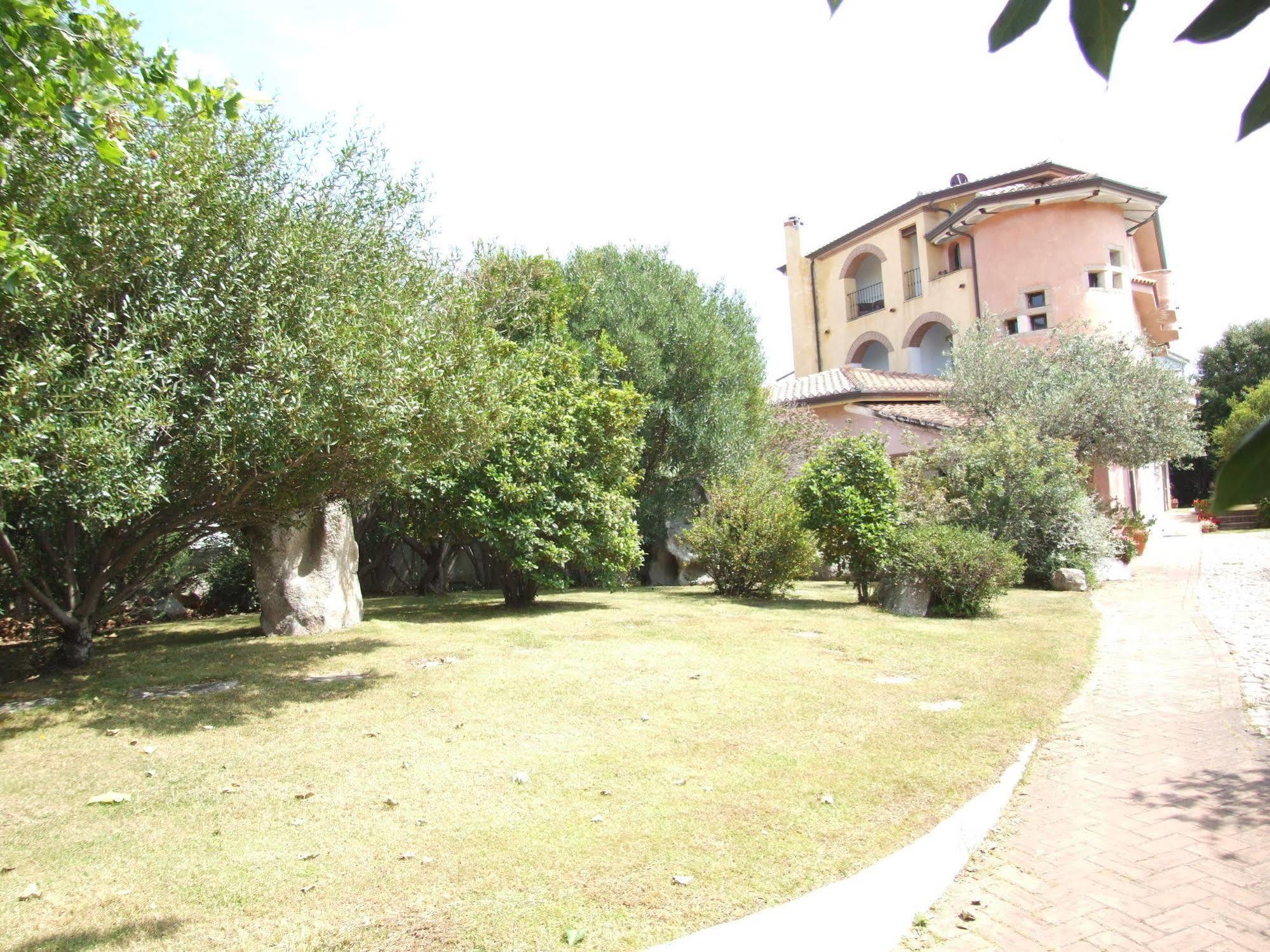Locanda Tipica Sa Corte Ольена Экстерьер фото