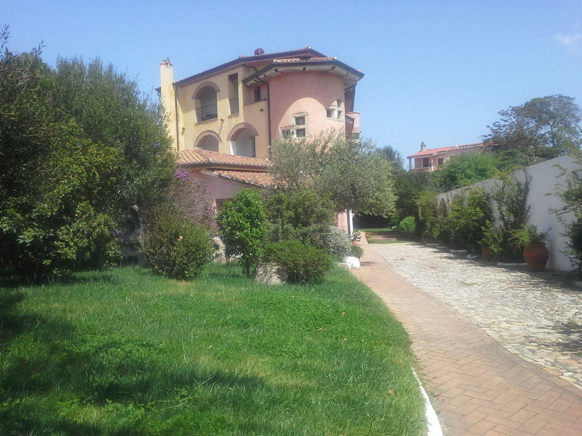 Locanda Tipica Sa Corte Ольена Экстерьер фото